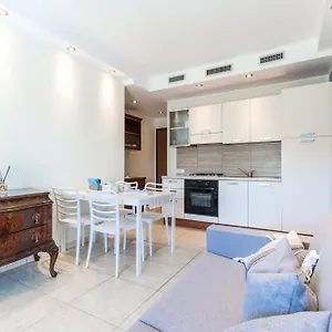Stupendo Trilocale Posto Auto Gratuito - Wifi & Netflix Appartement